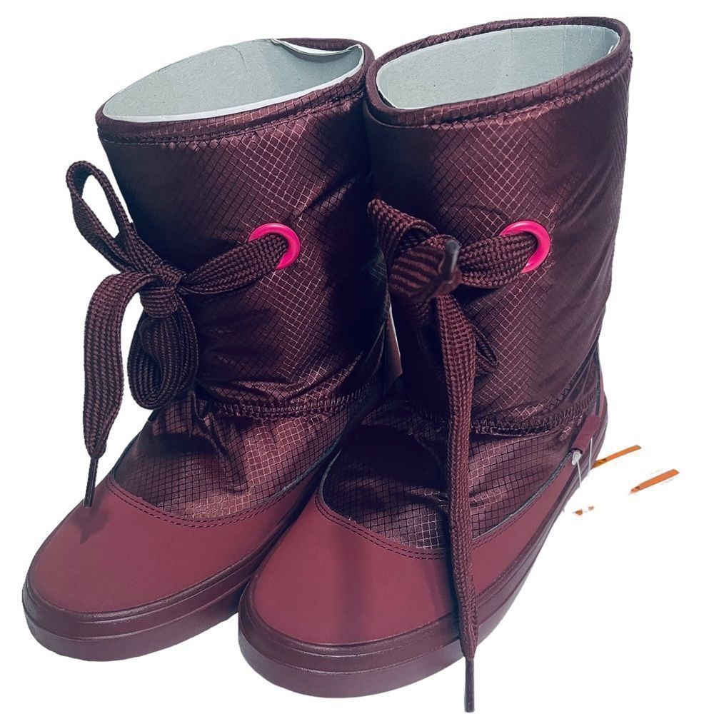 NIB Crocs Lodgepoint Nylon Lace Boot 5 Garnet Relaxed Fit